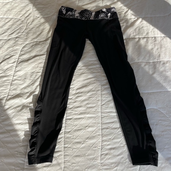 BLACK LULULEMON LEGGINGS - Picture 6 of 16